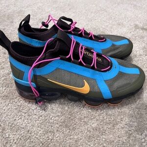 Like new Nike Air VaporMax 2019 Utility Women’s Olive Teal Running size 8.5